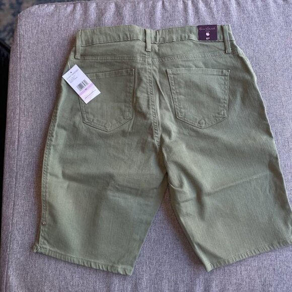 Gloria Vanderbilt Women's Mid Rise Feminine Cut Bermuda Short, Sage, 6P - Picture 6 of 7